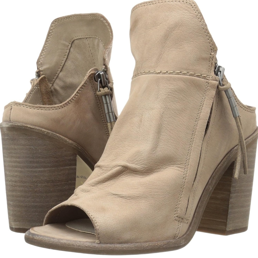 Dolce Vita Tan Peep-Toe Block Heel Sandals